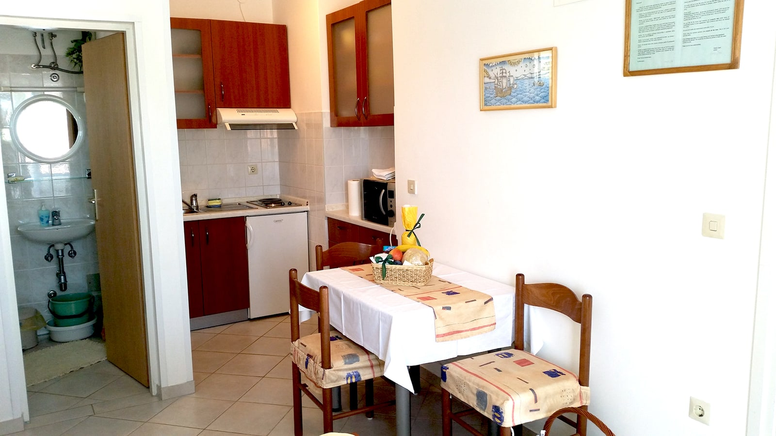 Apartment 1 furnished balcony overlooking Diklo and the sea