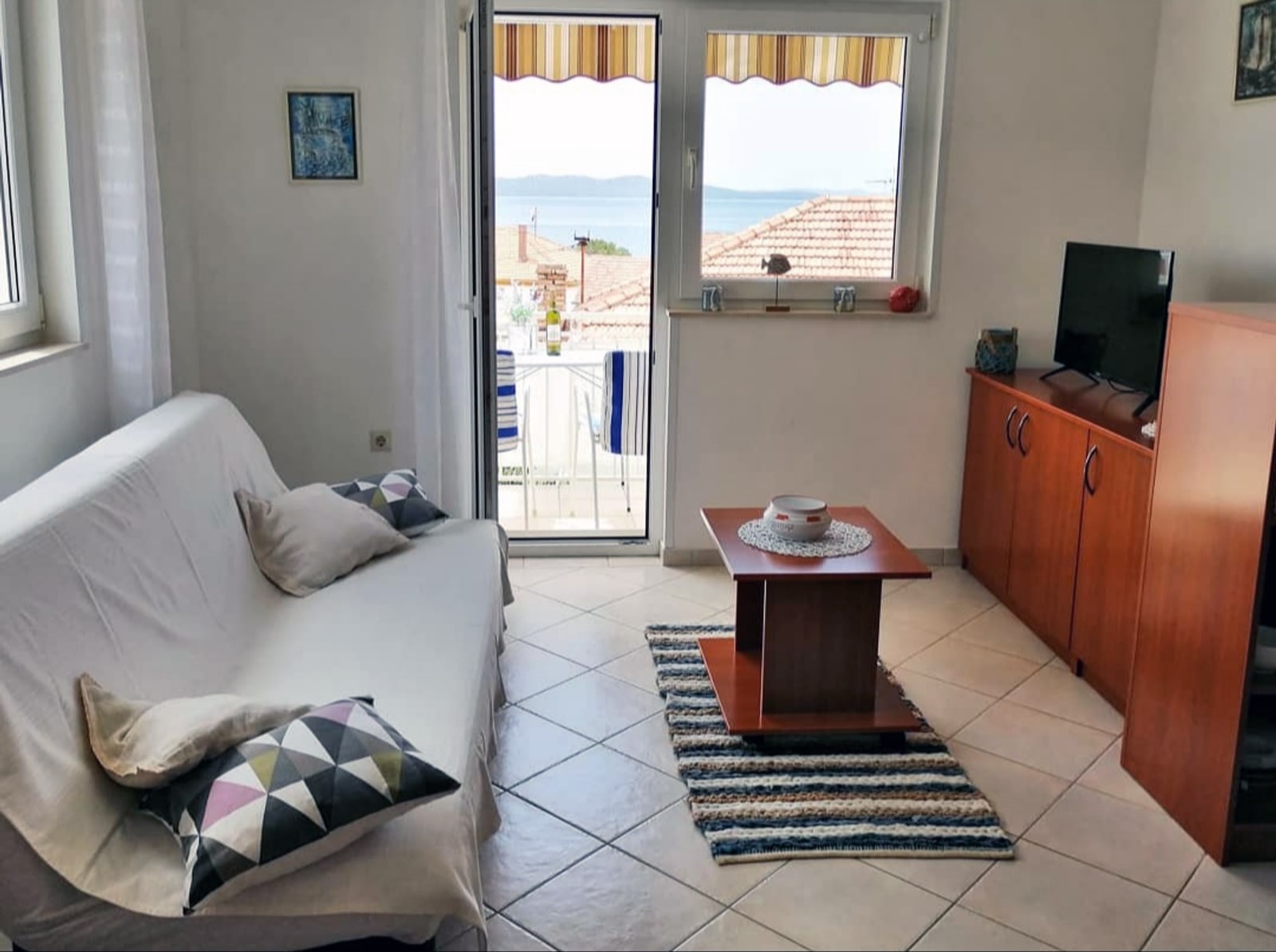 Apartment 3 balcony seating with sea view